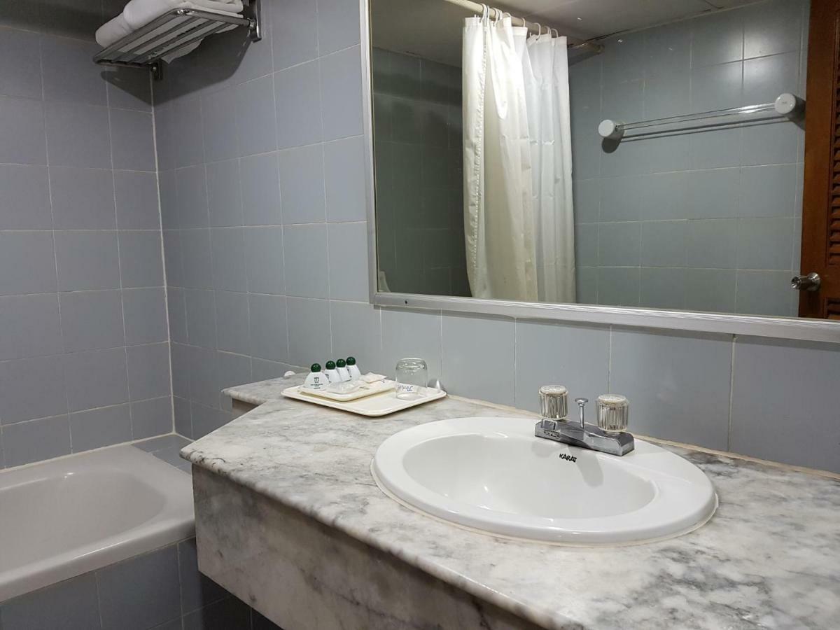 The Park Hotel Sukhumvit 7 Bangkok Dış mekan fotoğraf